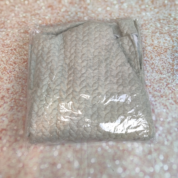 Gray Cable Knit Hi-Low Tunic Hooded Sweatshirt - Picture 4 of 10